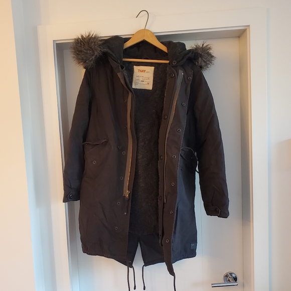 Aritzia TNA Britannia Parka Size Medium - Picture 3 of 6
